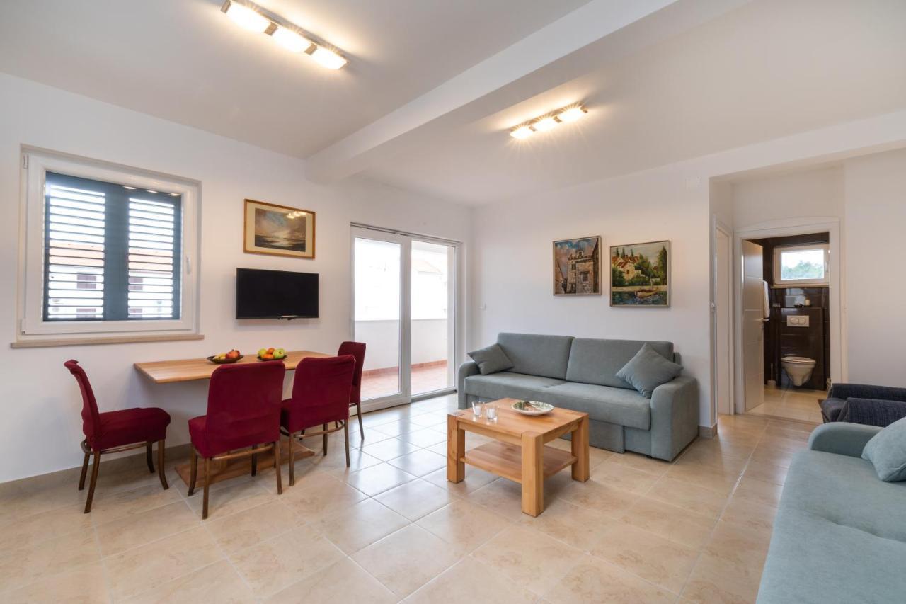 Villa Iva Mirca  ภายนอก รูปภาพ